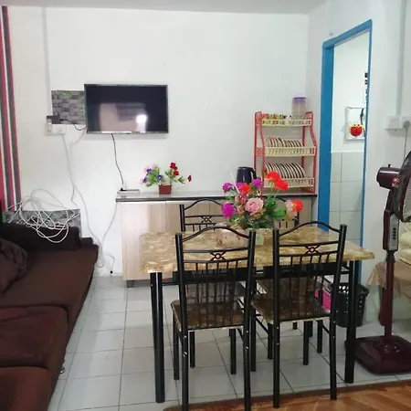 Haji Ineng Homestay- Guest House Kota Samarahan Exterior photo