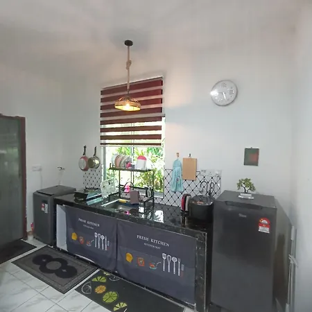 Haji Ineng Homestay- Guest House Kota Samarahan Exterior photo