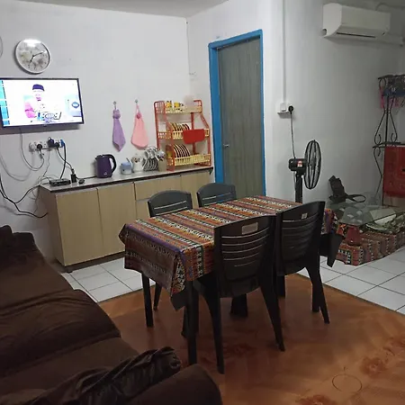 Haji Ineng Homestay- Guest House Kota Samarahan Room photo