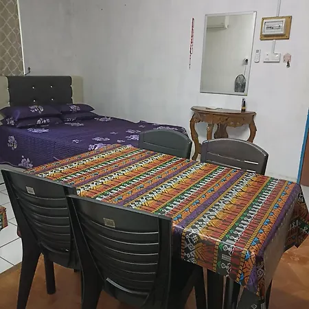 Haji Ineng Homestay- Guest House Kota Samarahan Room photo