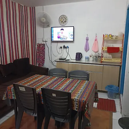 Haji Ineng Homestay- Guest House Kota Samarahan Room photo