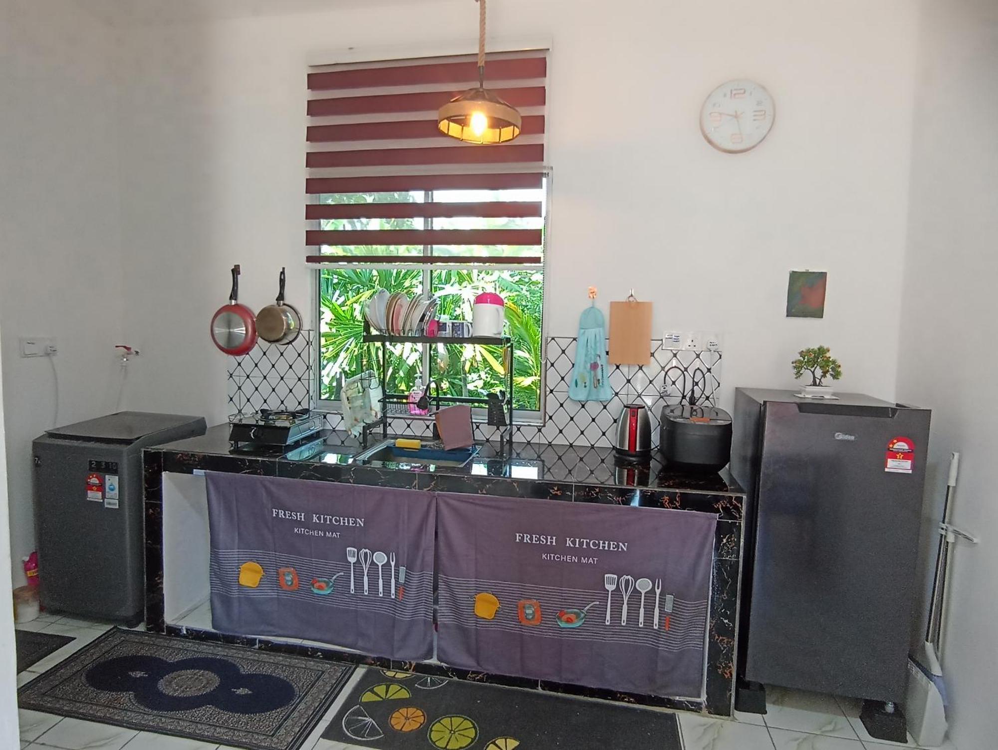 Haji Ineng Homestay- Homestay