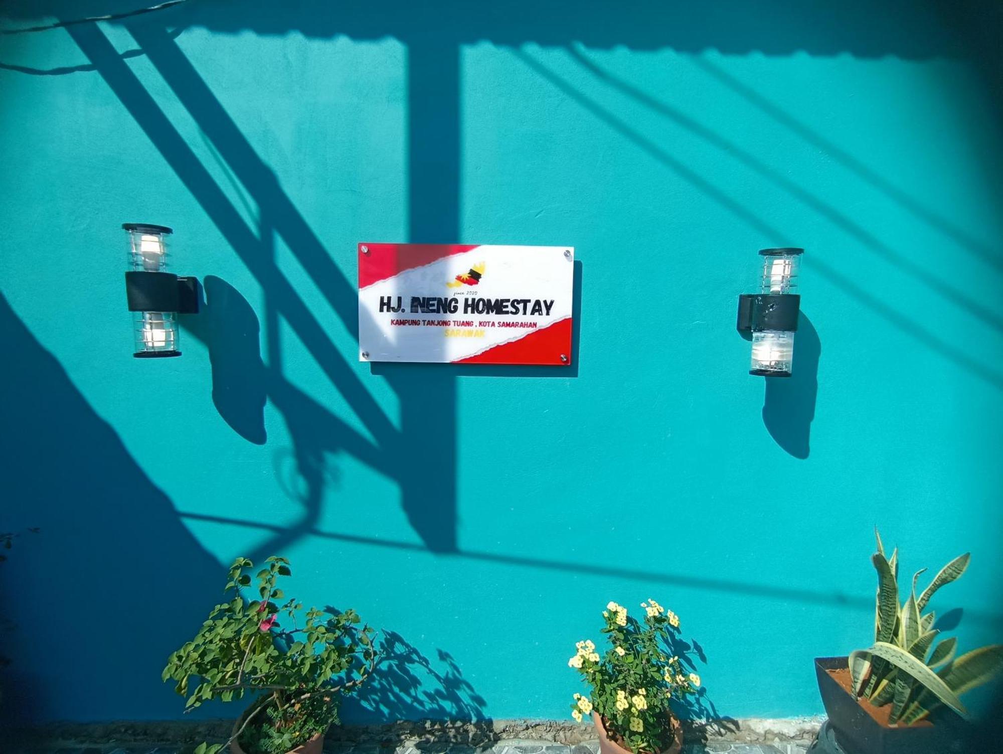 Haji Ineng Homestay- *
