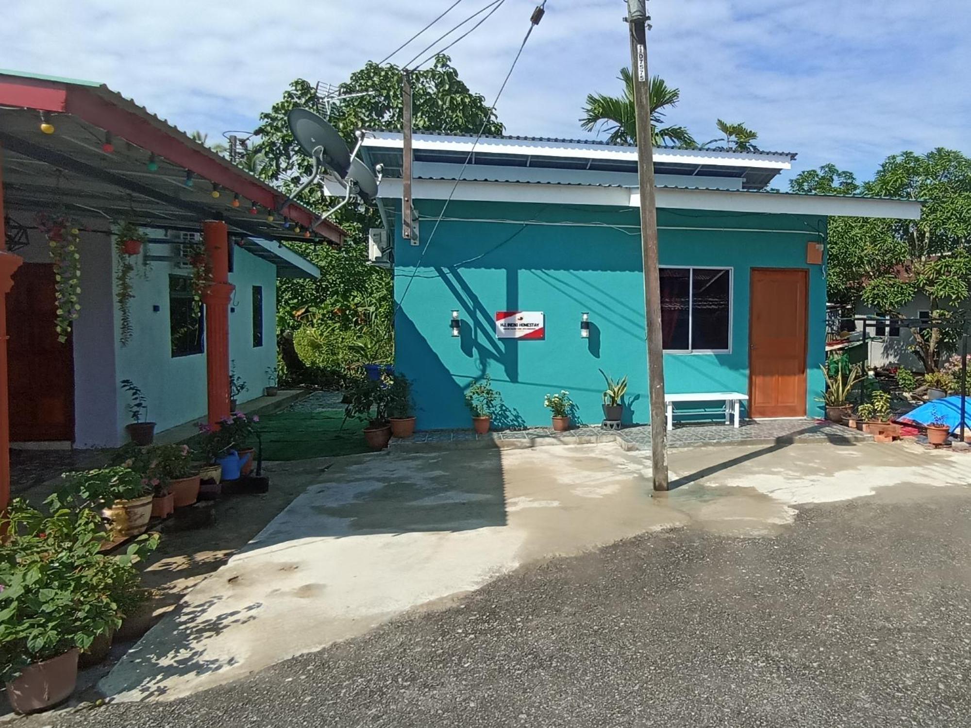 Haji Ineng Homestay- *