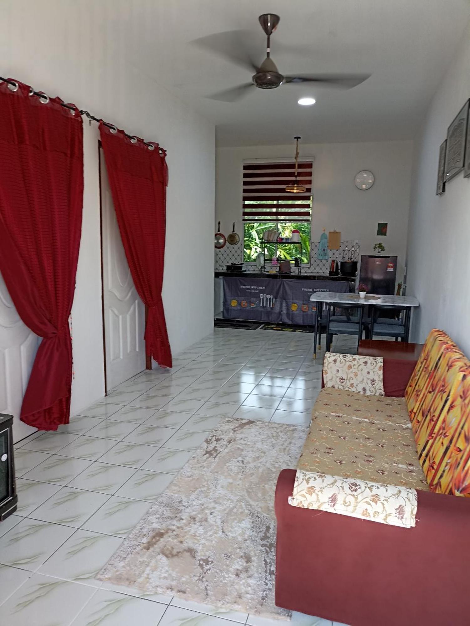 Haji Ineng Homestay- Homestay Kota Samarahan
