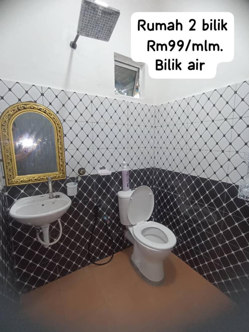 Haji Ineng Homestay- *