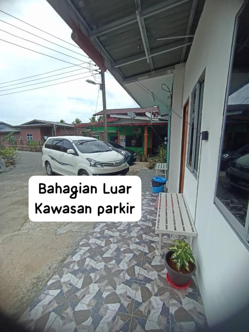 Haji Ineng Homestay- *