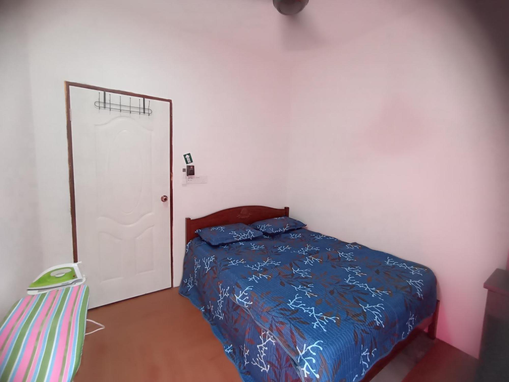 Haji Ineng Homestay- Homestay